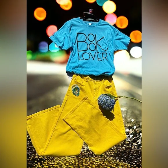 Size Large Set. T-shirt, Jeans, and Bracelet Set New from my Boutique. - Picture 2 of 4